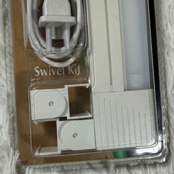 QualStar 24 inch Under-Cabinet Flourescent Light - Picture 8 of 13